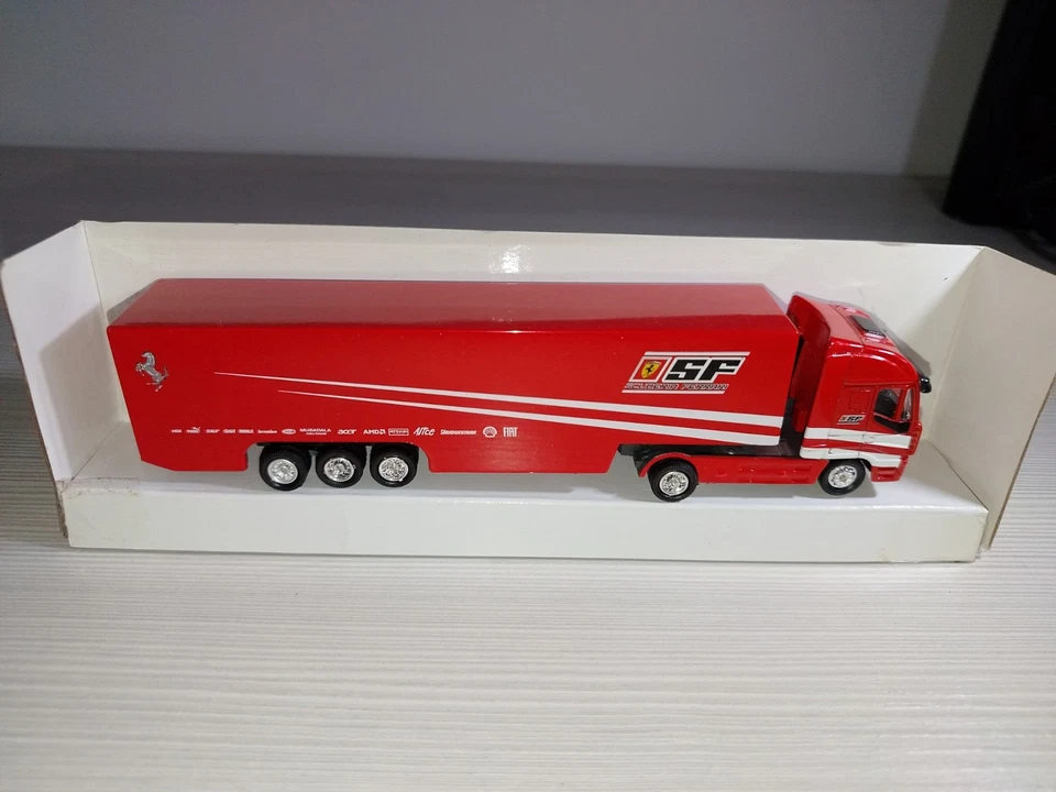 Iveco Stralis Scuderia Ferrari Modellino 1:87 Camion New Ray Da Collezione - Immagine 2 di 4