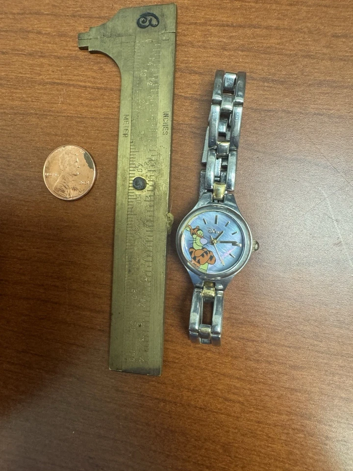 Reloj Disney Tigger con correa de metal tono dorado MU 0858 batería nueva funciona muy bien Ex+ Foto 3 de 4