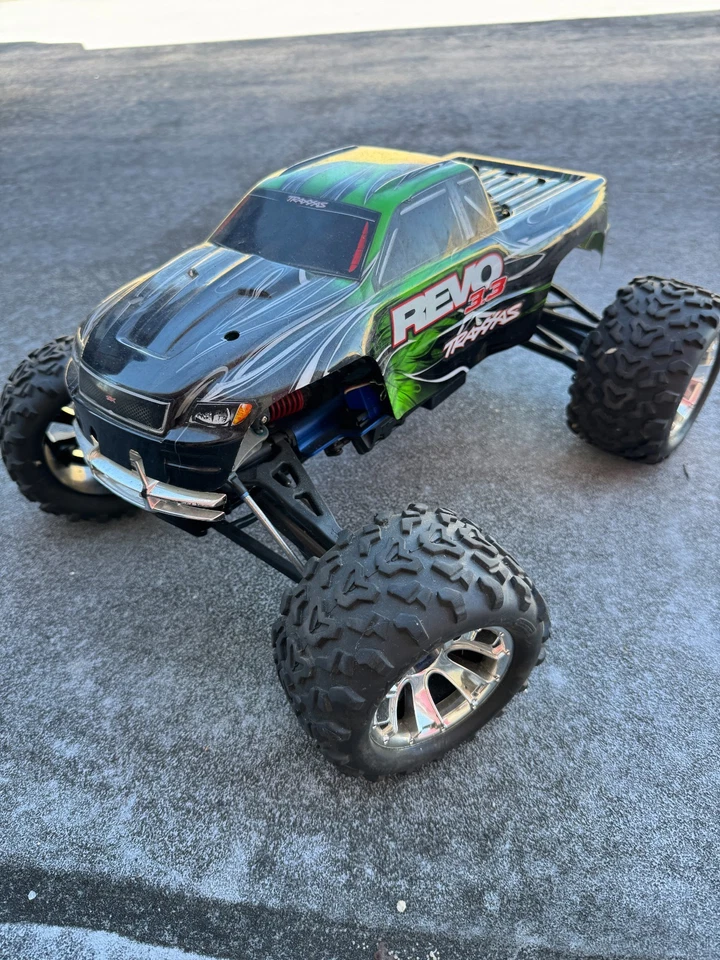 Traxxas Revo 3.3 — 第 2/4 张图片