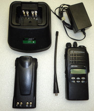 Motorola HT1250 UHF 450-512 MHz 128 kanałów AAH25SDF9AA5AN Z baterią