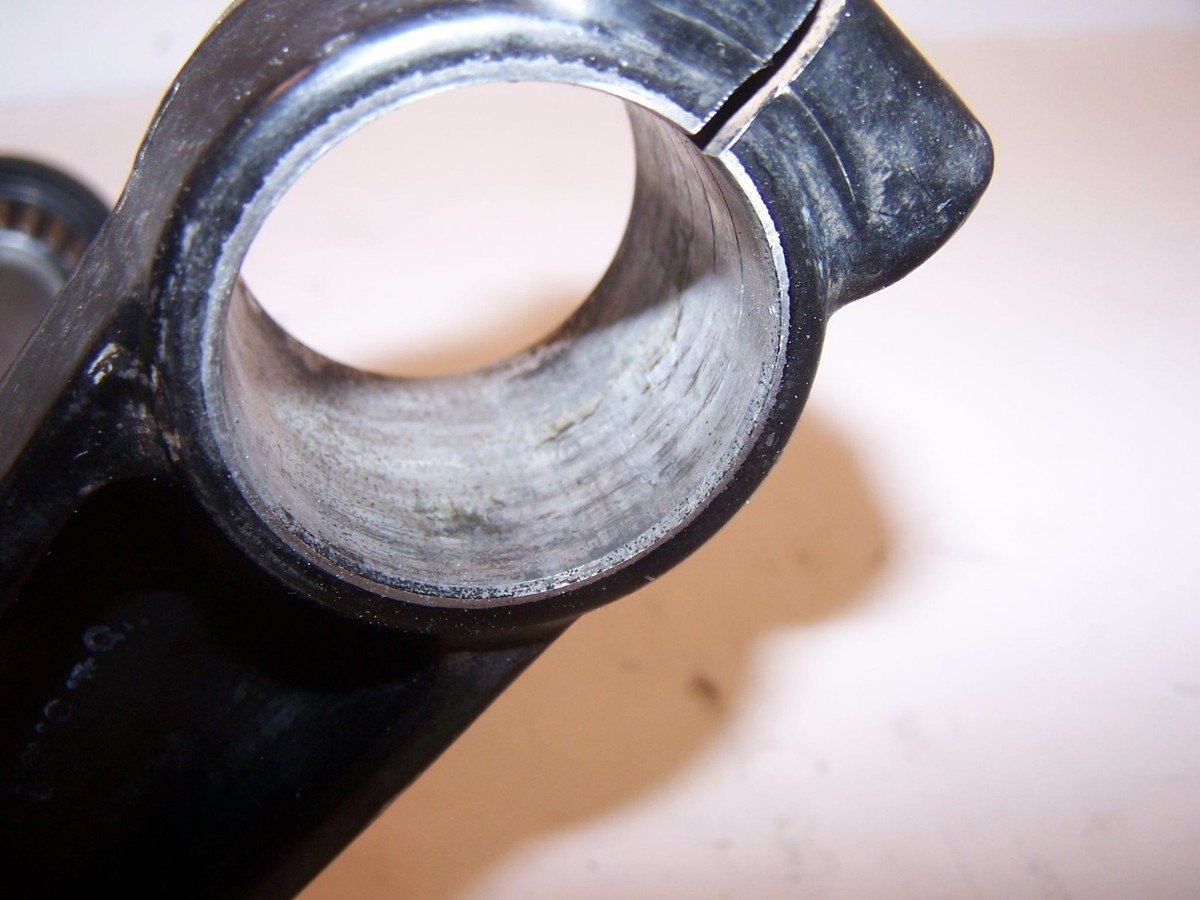 KAWASAKI ZX900 LOWER STEERING STEM FORK HOLDER TRIPLE TREE