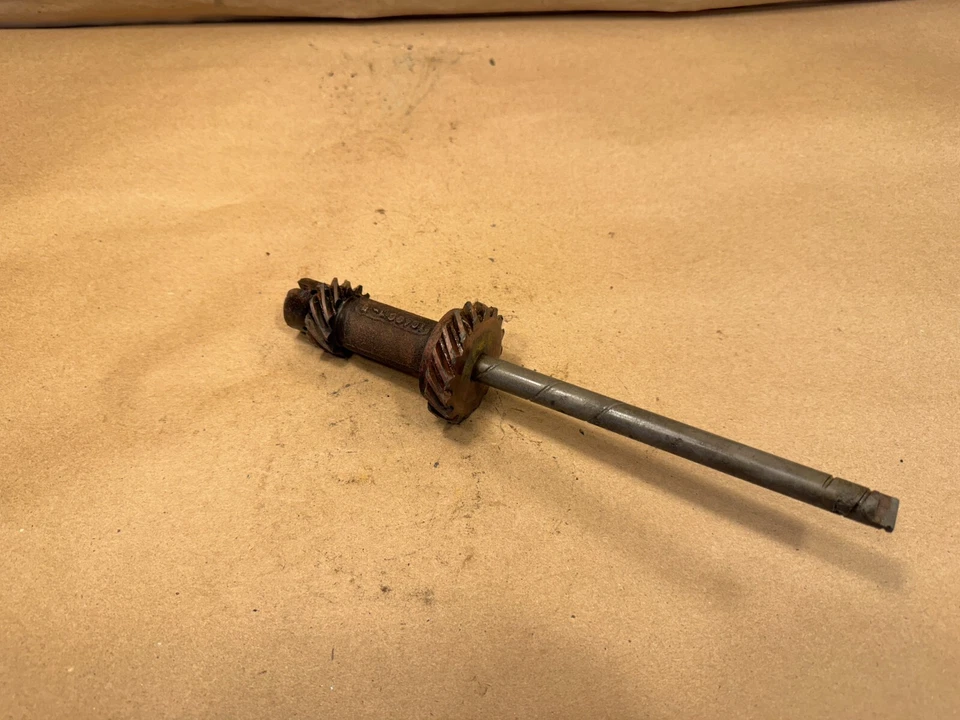 Distribuidor de bomba de aceite tacómetro de conducción de engranajes Triumph TR2 TR3 TR4 OEM PN 10496 Foto 3 de 4