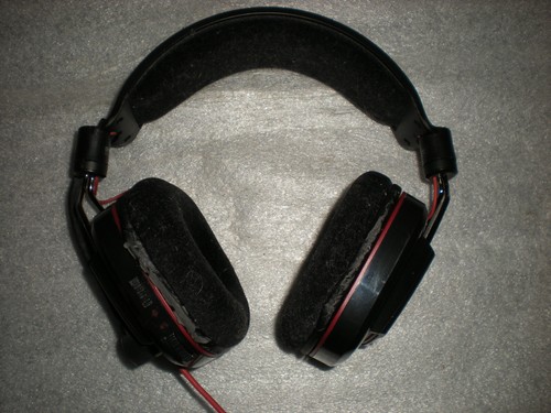 Plantronics Gamecom 780 USB Headset BROKEN MOUNT ON ONE SIDE FOR PARTS OR REPAIR - Picture 11 of 14