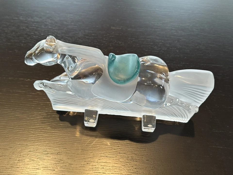 Escultura de silla de montar de caballo de carrera Ming esmerilada de cristal firmada por Daum Francia Foto 3 de 4