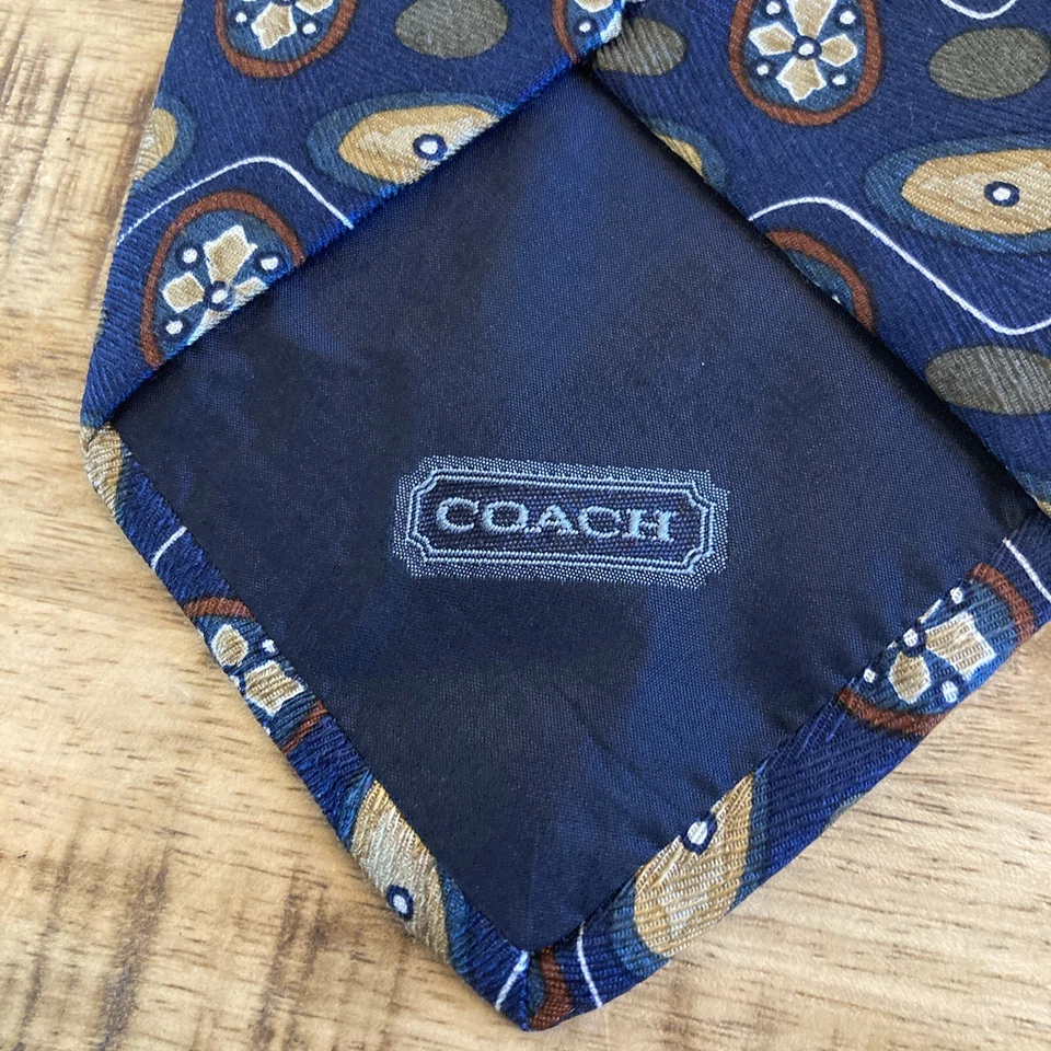 Corbata de seda italiana COACH para hombre de diseñador azul geométrico ITALIA USADA EN EXCELENTE ESTADO 61" X 3,5" Foto 2 de 4