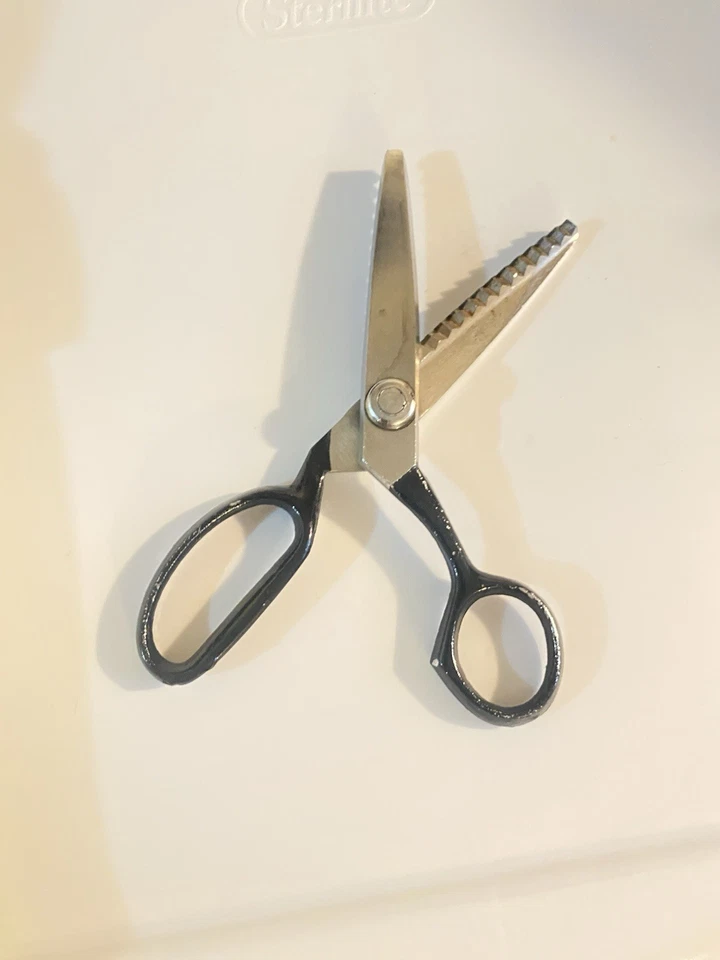 Vintage Tudor Blk Chrome Sewing Scissors Shears ridged cut blade Made in Japan - Image 4 of 4