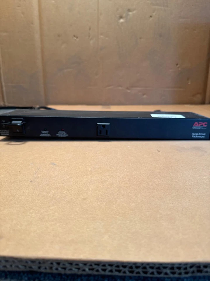 APC Rackmount SurgeArrest 9-Outlet 15A Surge Protector NET9RMBLK - Image 3 of 4