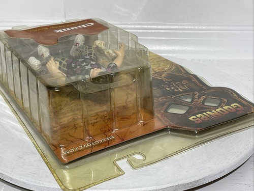 The Goonies Chunk Mezco Toyz Action Figure 2007 7" NEW SEALED - Picture 5 of 6