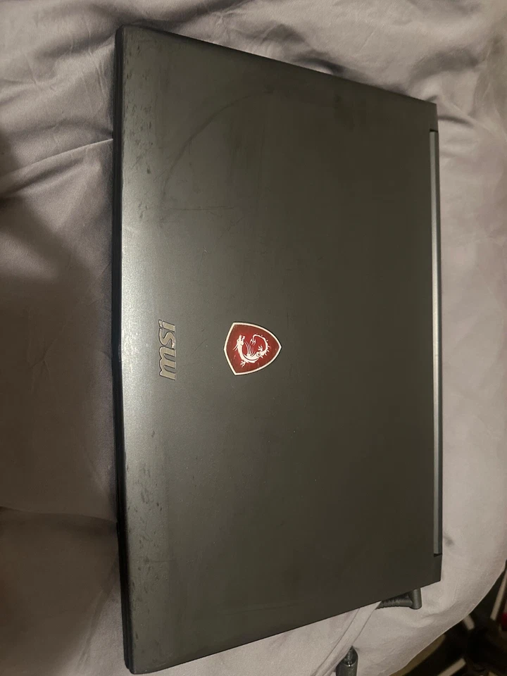 Portátil para Juegos MSI MS-16J9 15.6" i7-7700HQ 2.80GHZ 8GB Ram 256 SSD, 1050TI! Foto 2 de 4