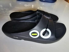 OOFOS OOAHH Sandal Slide Recovery Footware Unisex - Black with Logo M9 / W11