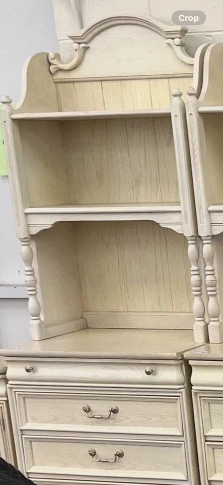 Antique white lexington bedroom set made in USA - Image 2 of 4