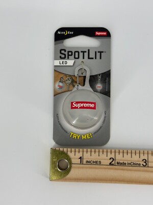 小物 supreme Nite Ize logo Keychain Supreme Nite Ize S Logo Keychain (FW21) - $24