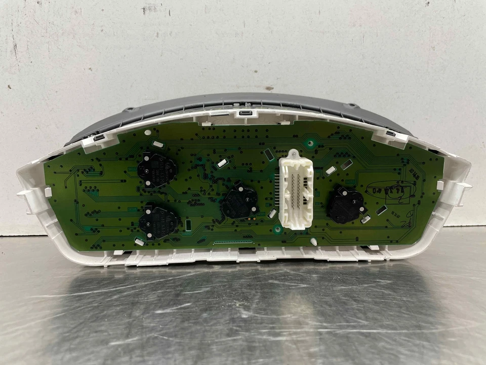 Conjunto de cuadro de instrumentos velocímetro Mitsubishi Endeavor 2006 OEM 8100A499 06 Foto 3 de 4