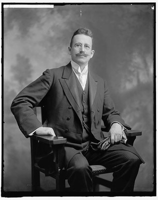 Photo:Consul Hollis