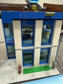 LEGO City Police Station (60047) Complete W/minifigs And Extras Missing 1 Manual