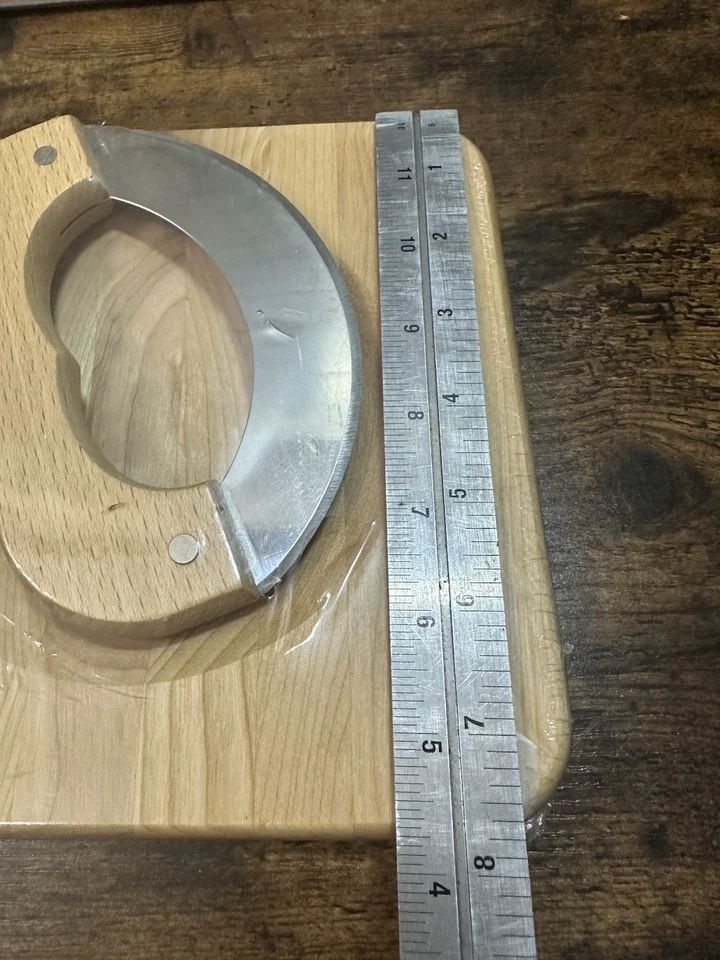 HTF Catskill Craftsmen 8x8x1 In Butcher Block W Mezzaluna, model 1215 NEW SEALED - Image 2 of 4