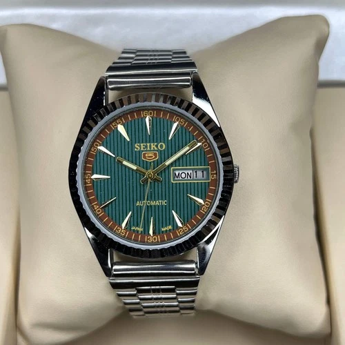 New ListingVintage Refurbished Seiko 5  Green Automatic Day/Date Japan Men's Wrist Watch