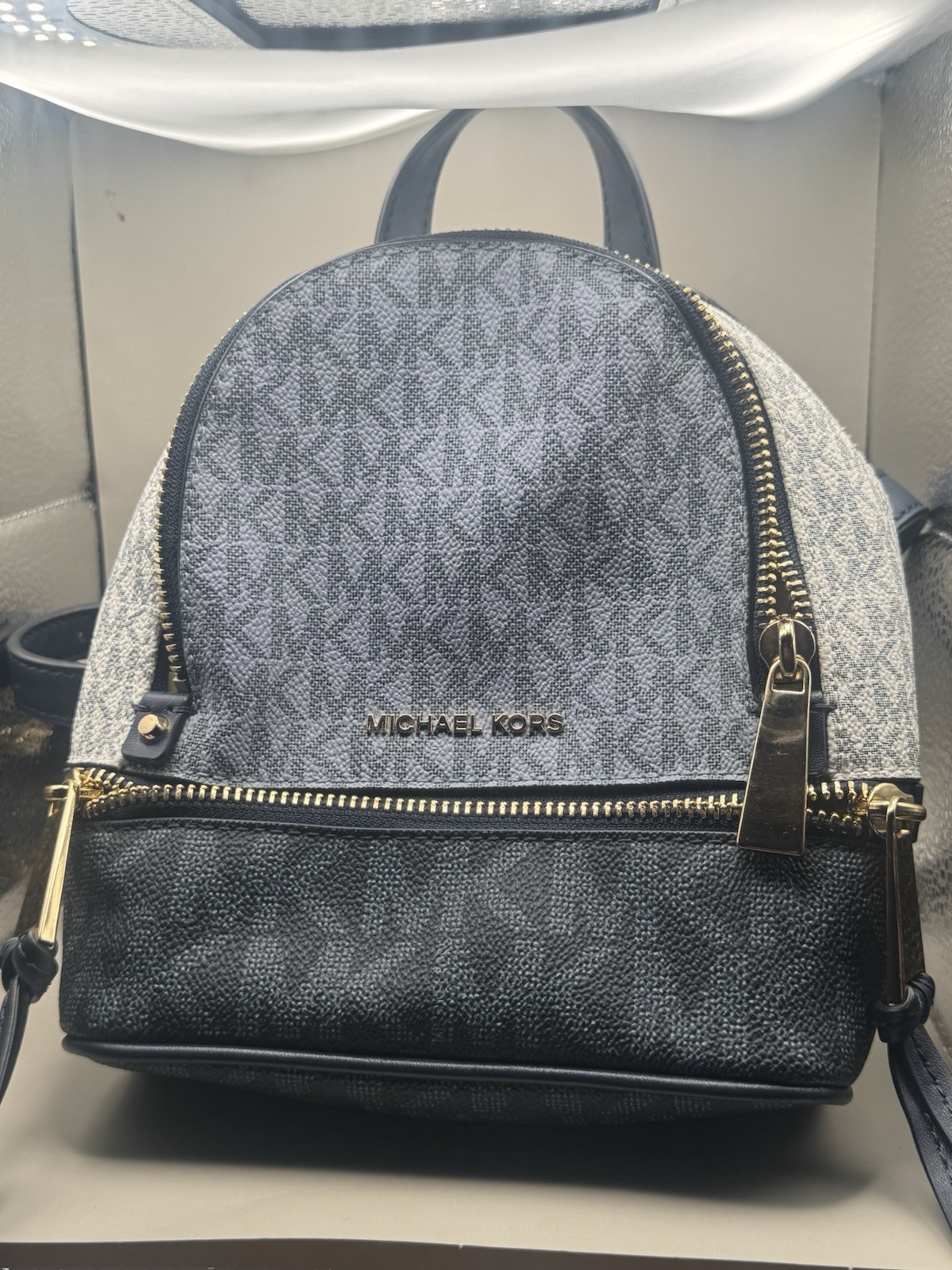 White And Grey Michael Kors Backpack White And Grey Mk Backpack display picture 1