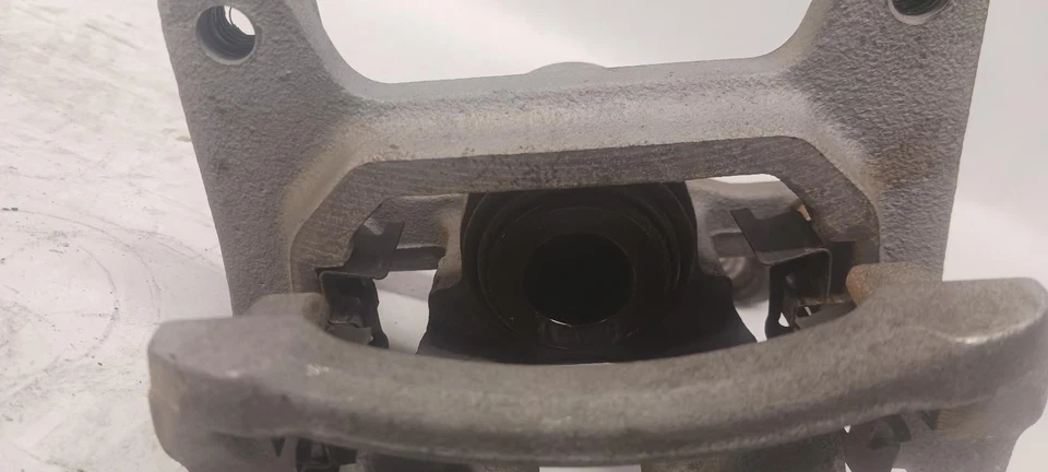 Pinza trasera pasajero derecho '20-'24 BUICK ENCORE GX 5 k millas OEM ¡1 año como nueva! Foto 3 de 4