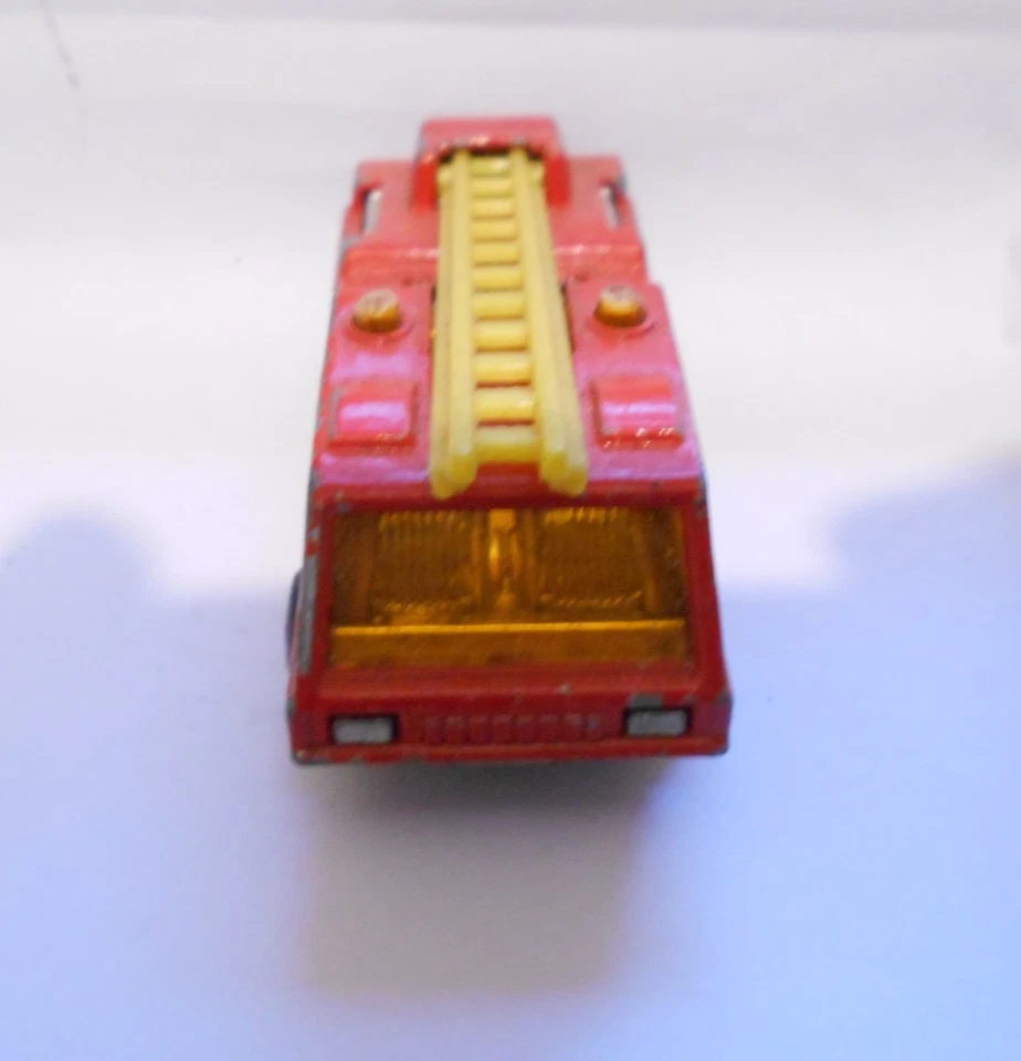 Matchbox Superfast #22 Blaze Buster Fire engine - Image 2 of 4