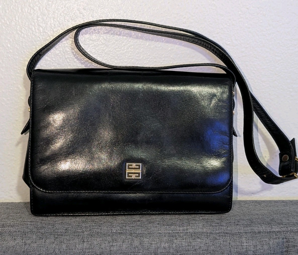 バッグ Vintage Givenchy 4G logo shoulder bag Givenchy 4G Logo Vintage Shoulder Bag Black PVC Leather