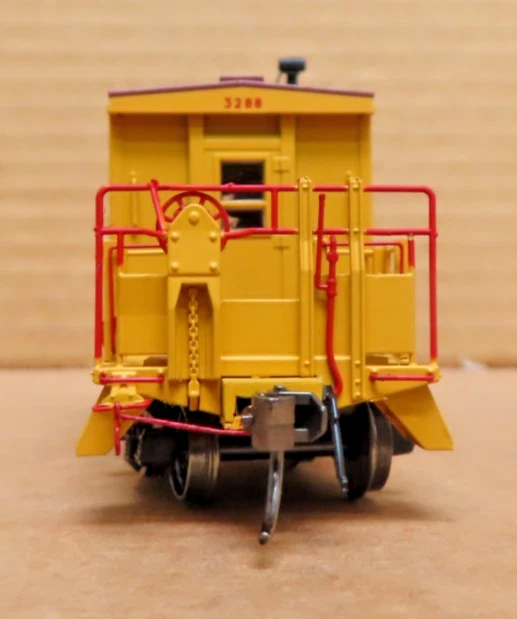 BLUFORD SHOPS UP TRANSFER CABOOSE - SHORT ROOF RD# 3288 MFR# 34390 HO SCALE - Image 4 of 4