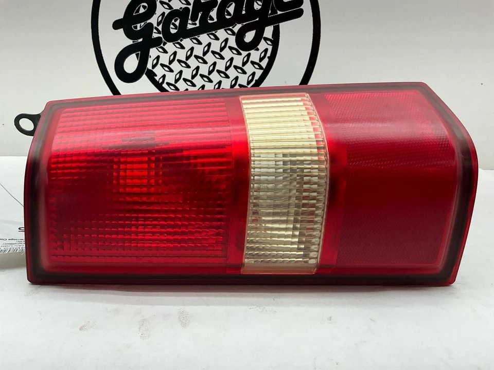 尾灯总成 GMC VAN SAVANA 2500 右 03-19 20 21 22 23 24 — 第 2/4 张图片