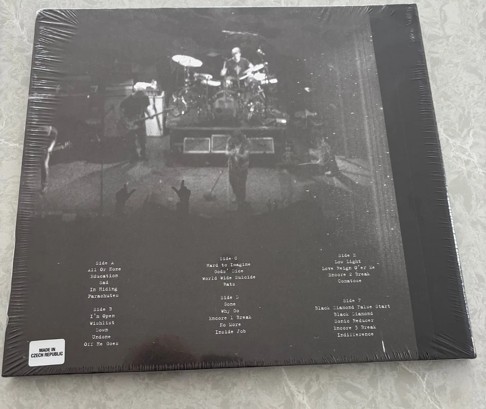 Pearl Jam Vault Series #2 - The Vic Theater 08/02/07 - 3 LP Vinyl Set - Image 3 of 3