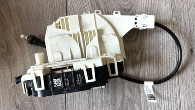 2019-2024 MERCEDES SPRINTER 2500 3500 RIGHT DOOR LOCK, 9077200300, GENUINE OEM