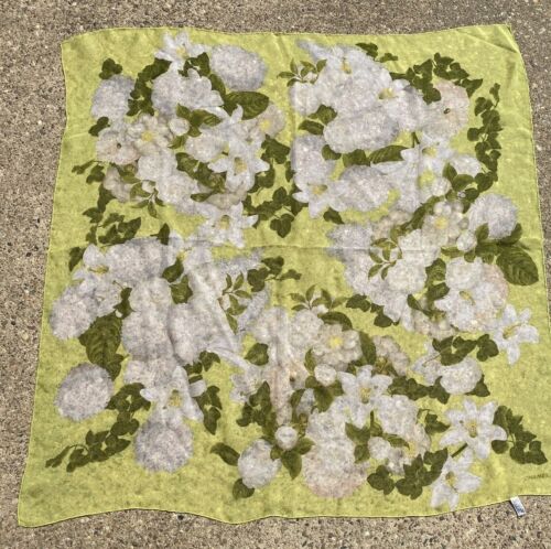 Chanel grün schiere Seide Schal mit Lilie & Hortensie Blumenmuster 37" x 37" selten