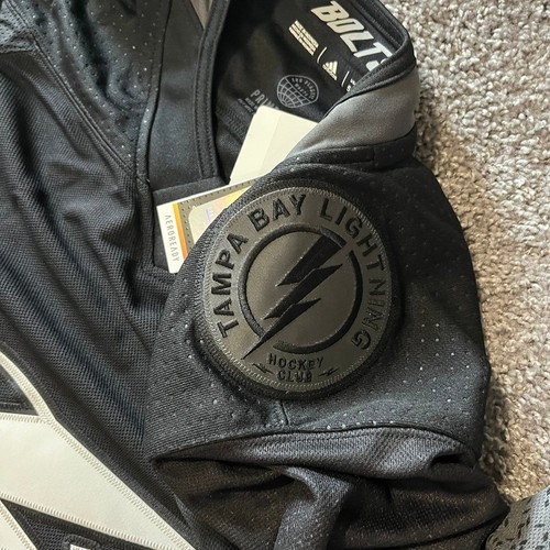 NEW Adidas Tampa Bay Lightning Third Alternate Black Jersey Mens Size 54 XL NHL - Picture 6 of 8