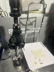 Marco Slit Lamp An Table