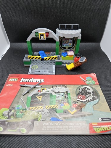 Lego Juniors 10669 TEENAGE MUTANT NINJA TURTLES LAIR LEONARDO ...