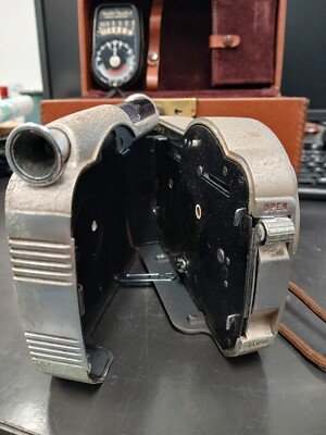 Revere magazine 16 フィルムカメラ Revere 16mm Magazine Model 16 Movie Camera - UNTESTED | eBay