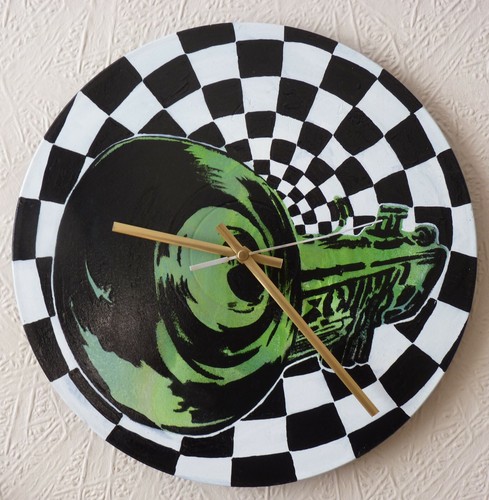 Two Tone trumpet record wall clock,..Tango..Waltz..swinging sixties..rock n roll - Picture 2 of 3