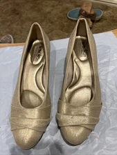 Coach And Four Fabric Pumps Women's Size 7.5