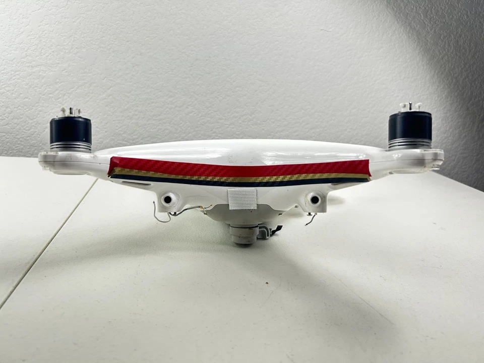 DJI Phantom 4 4K Drone WM330A – Legs Detached – Missing Camera – For Parts - Image 3 of 4