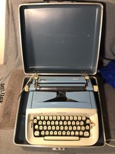 EXCELLENT Vintage 1960's Royal Safari Manual Typewriter Blue White — PRISTINE— thumbnail