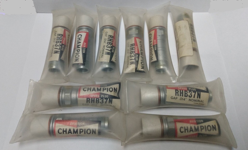 Champion RHB37N Aviation Spark Plugs LOT OF 10 NEW NOS GAP .014 FAST SHIP