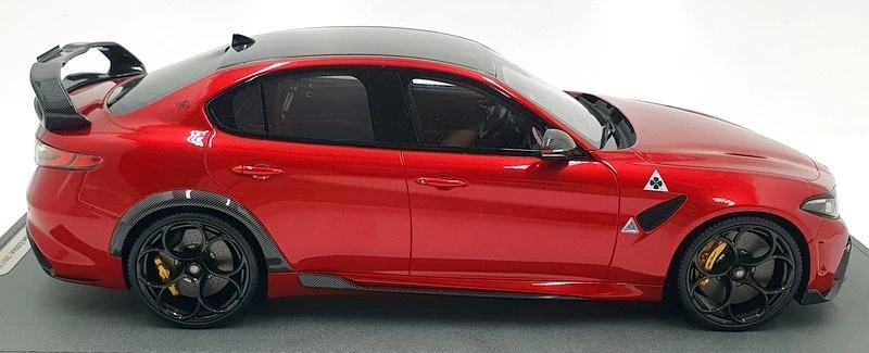 BBR 1/18 Scale Resin BBRC1852 - Alfa Romeo Giulia GTAM Rosso GTA - Met Red - Image 4 of 4