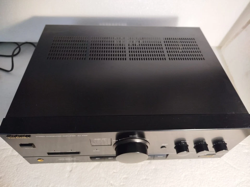 TECHNICS SU-X102 Amplificatore STEREO PERFETTAMENTE FUNZIONANTE - Immagine 2 di 4