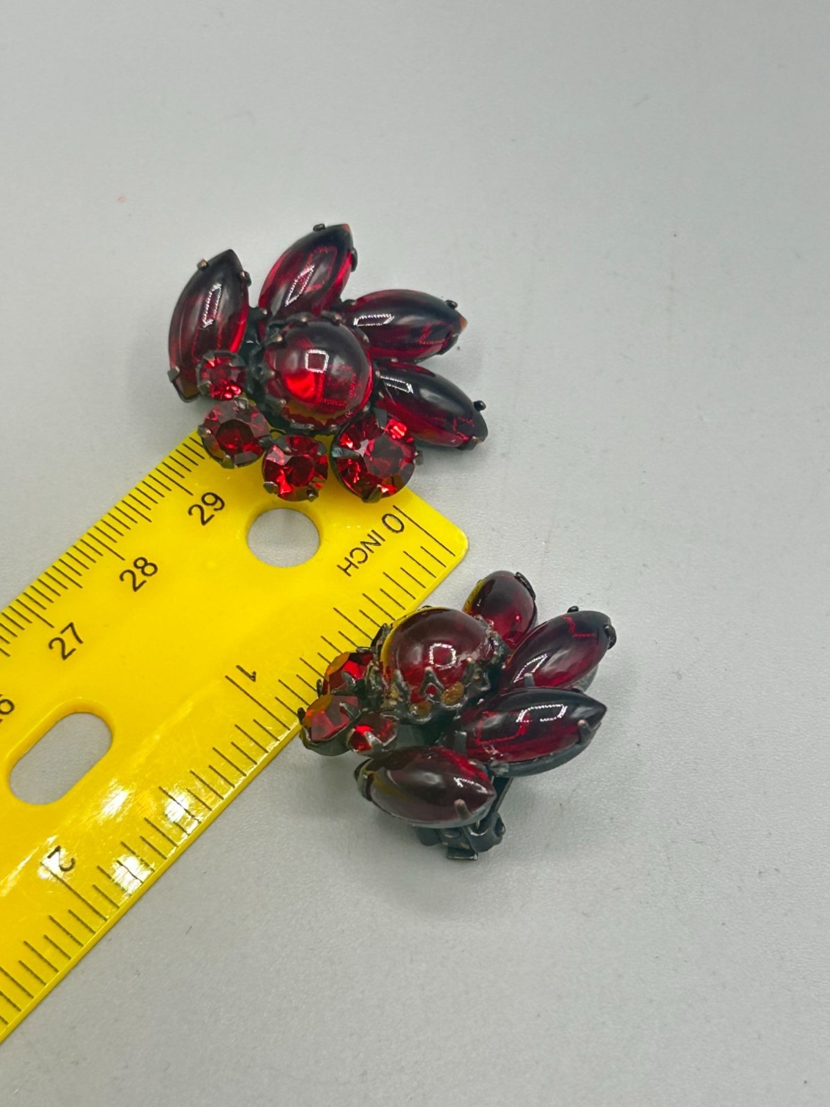 Unsigned WEISS Clip On Earrings Ruby Red Clips Al… - image 8