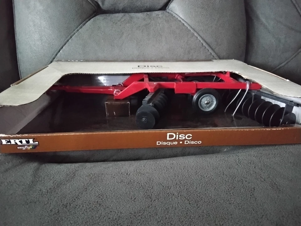 Ertl Britains Disc 1/16 NIB - Image 3 of 4