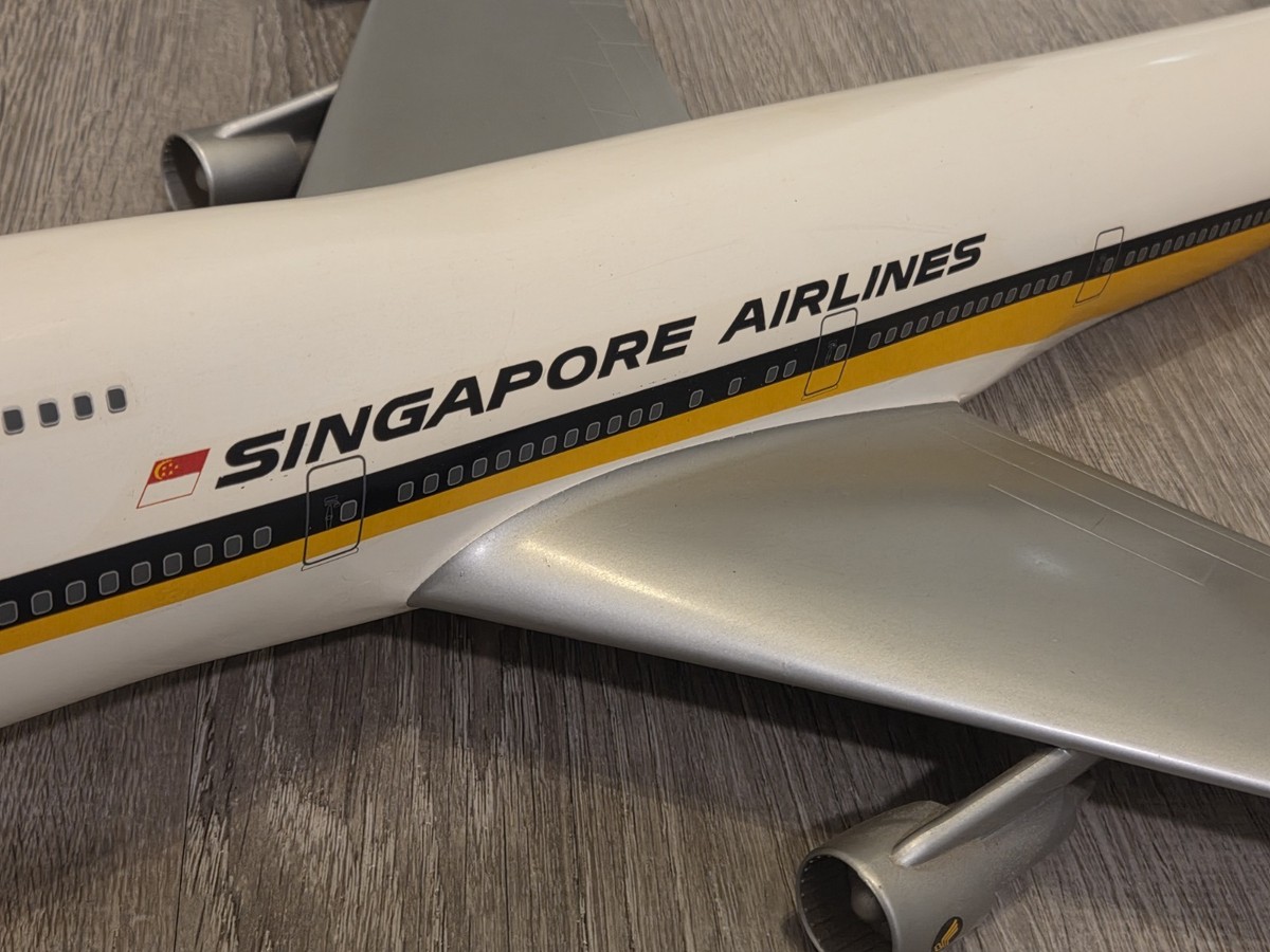 Singapore Airlines Boeing 747-200B Super B 1/100 Scale Aircraft