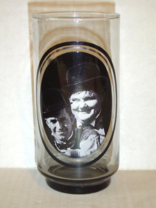 ARBY'S 1979 LAUREL & HARDY glass 5 1/2" tall holds 12 ounces EXCELLENT condition