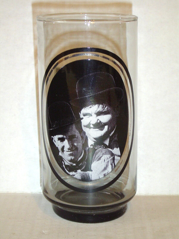 ARBY'S 1979 LAUREL & HARDY glass 5 1/2" tall holds 12 ounces EXCELLENT condition