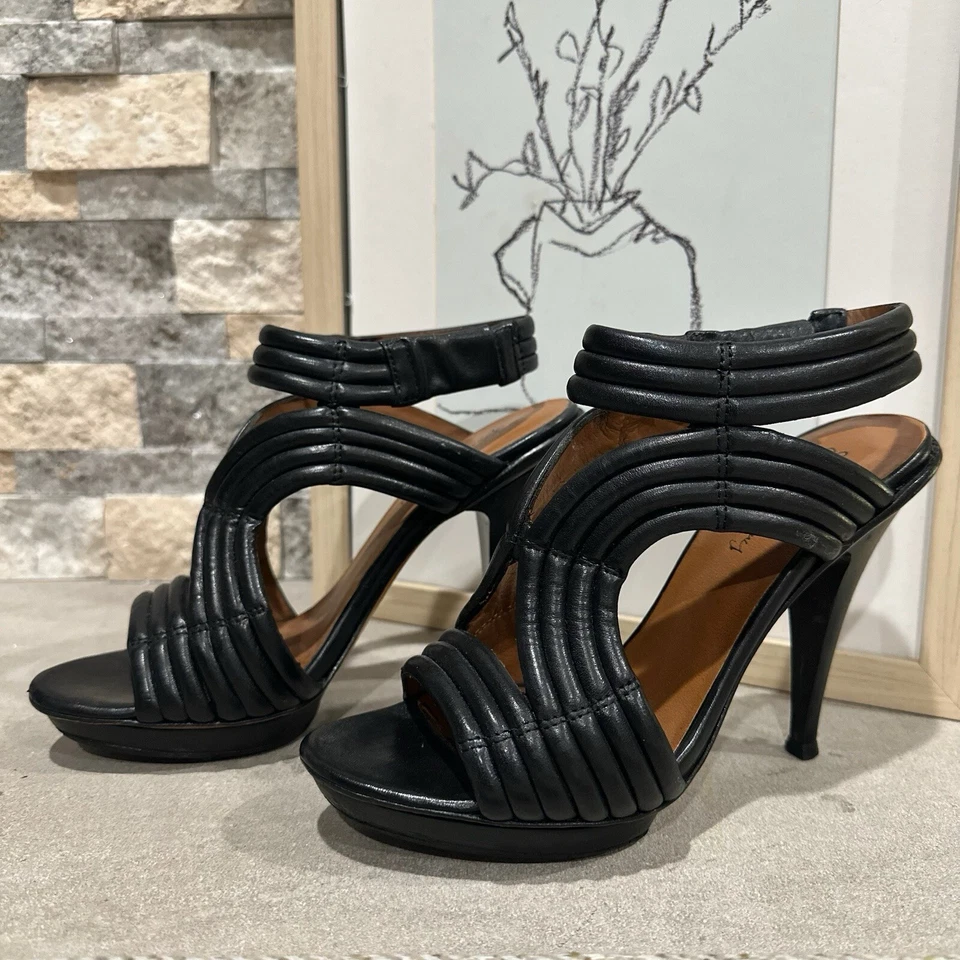 Elizabeth and James E-Star Stiletto Platform Black Leather Heels Size 6.5B - Image 2 of 4