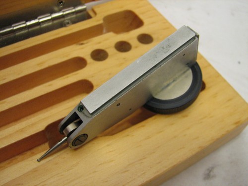 Brown & Sharpe BesTest Dial Test Indicator 599-7030-3 Gauge w/Box .0005 Best - Picture 3 of 7