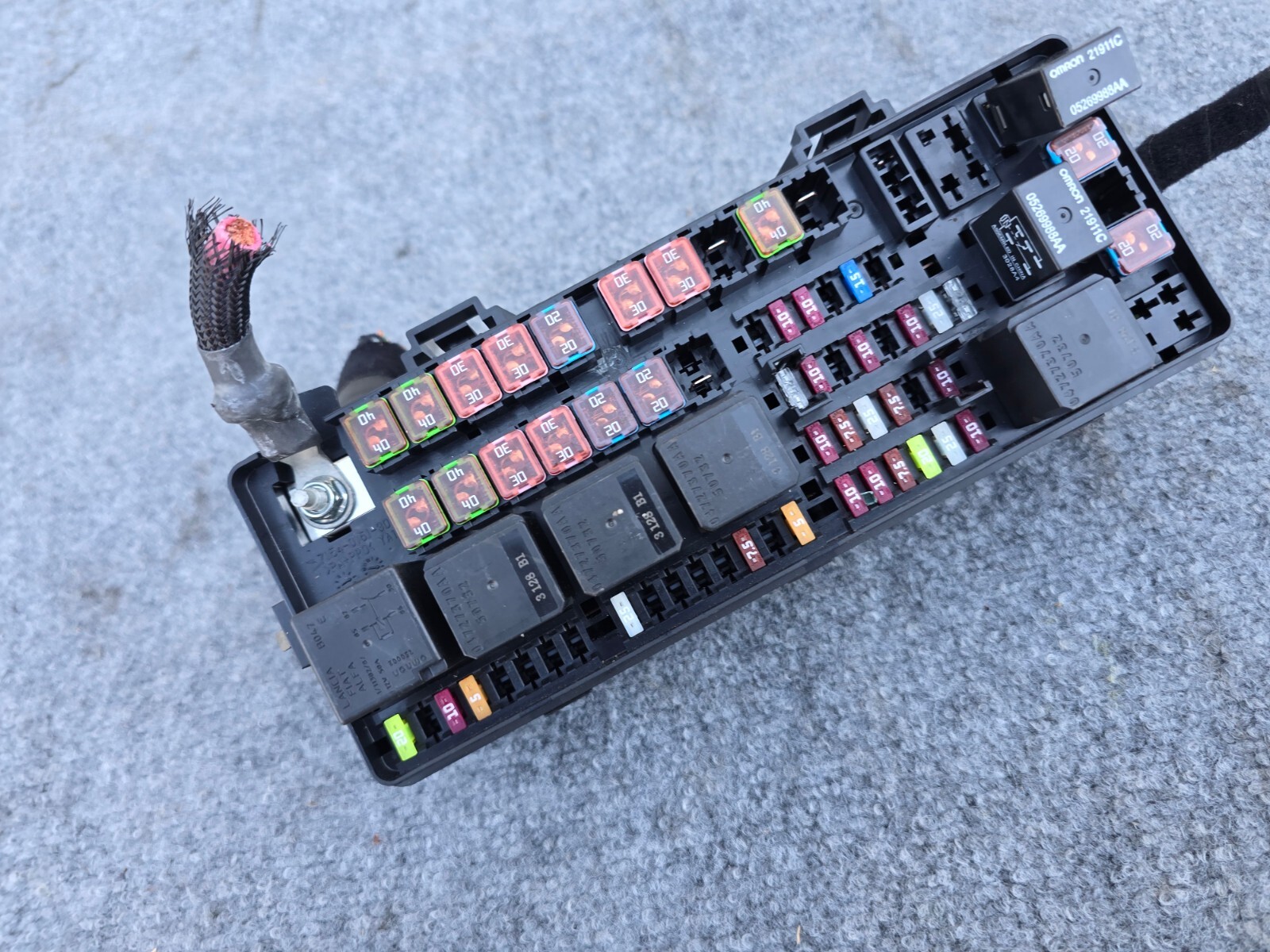 FUSE BOX RELAY ASSEMBLY OEM 74K 14-19 MASERATI GHIBLI S QUARTOPORTE
