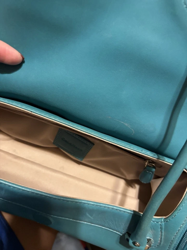 Bolso de Hombro COLE HAAN Cuero Azul Alexa Roll Barrel Baguette  Foto 4 de 4